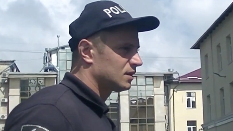 Ce face polițistul care ar fi implicat în bătaia de lângă Atrium