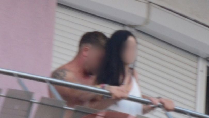 Doi amanţi au căzut de etajul 3 în timp ce făceau amor pe balcon