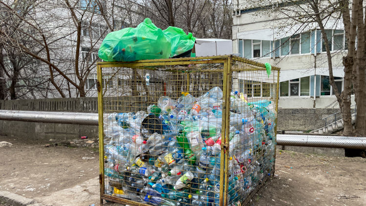 Chișinău: Circa 400 de lucrători asigură curățenia în spațiile publice