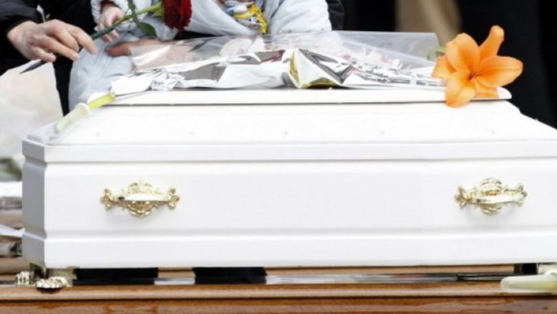 Descoperirea de groază a unui bărbat în timp ce-și înmormânta copiii