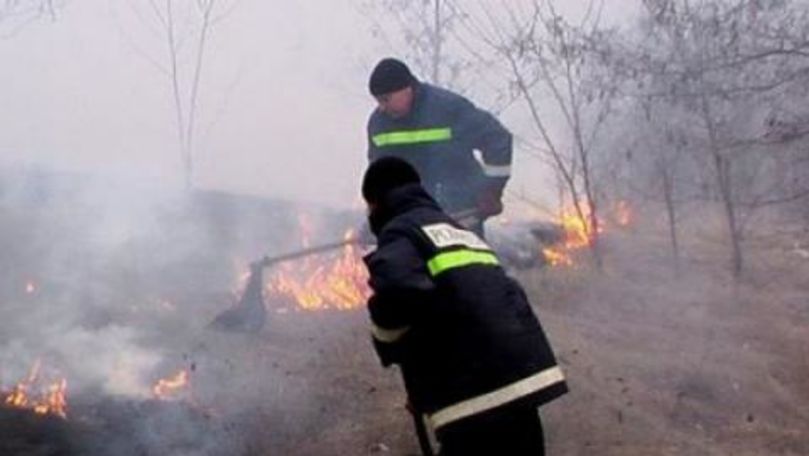 Parcare auto, cuprinsă de flăcări în Chișinău