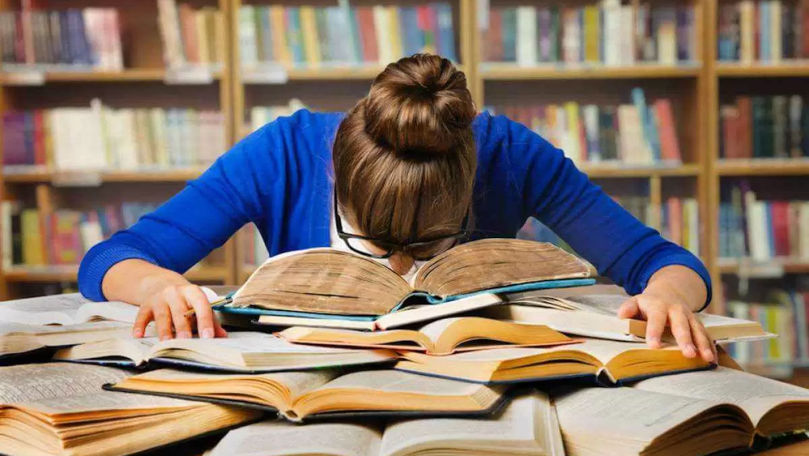 Studenții încep sesiunea: Sfatul psihologului pentru o învățare bună