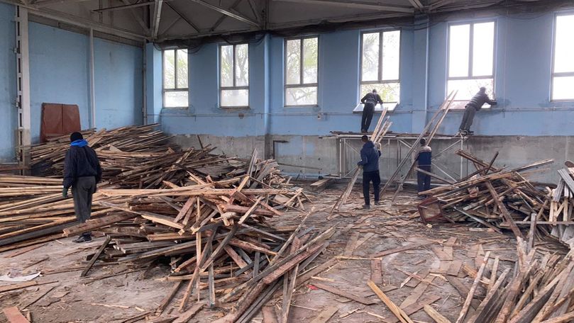 Зал будет оснащен 10 столами японского производства, которые уже везут в Кишинев.