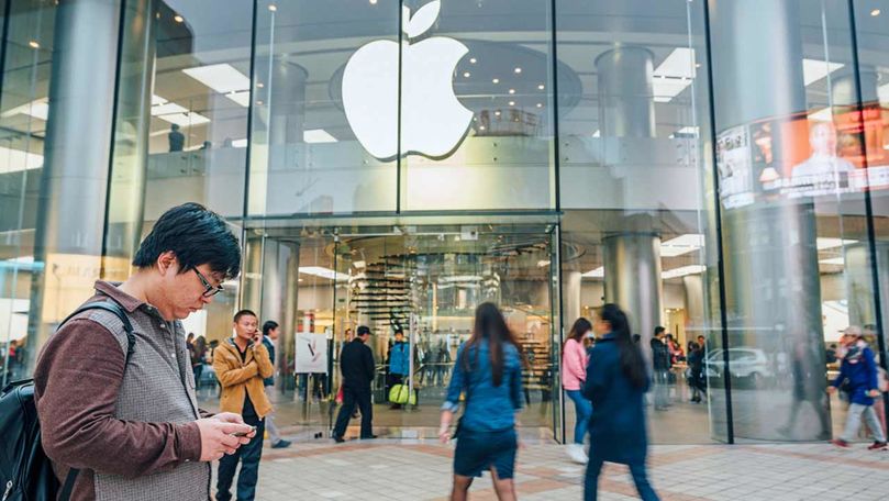 Un student cere daune de 1 miliard de dolari companiei Apple