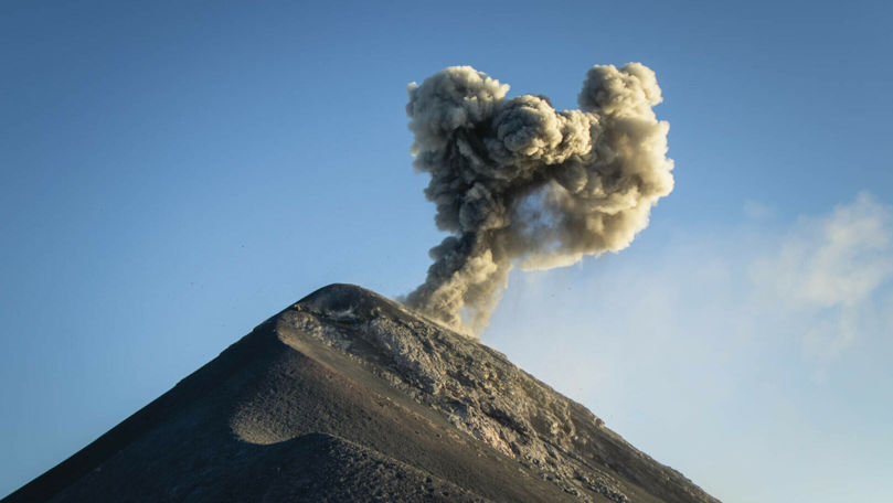 Sute de persoane, evacuate după ce un vulcan a erupt în Guatemala