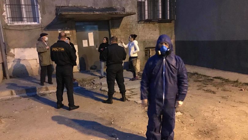 Carantină într-un bloc din Chișinău: Ușă sudată și ieșire doar cu permis