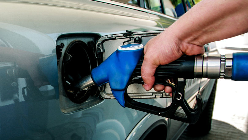 Carburanții continuă să se ieftinească: Prețurile pentru acest weekend