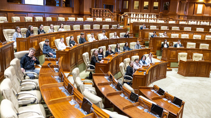 Parlamentul a adoptat Legea privind combaterea corupției electorale