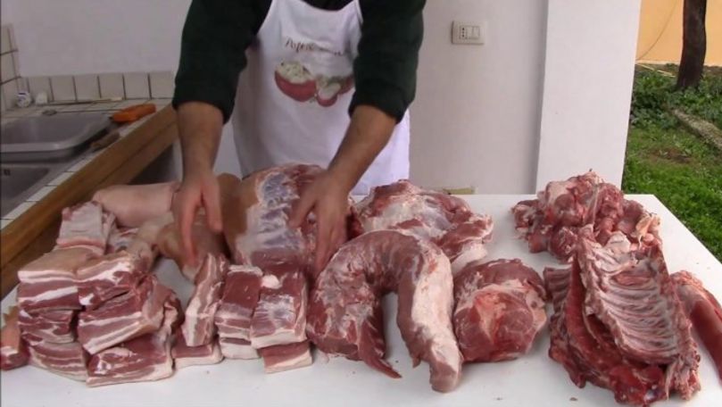 Focar de pestă porcină: Magazinele de carne din Cahul, verificate