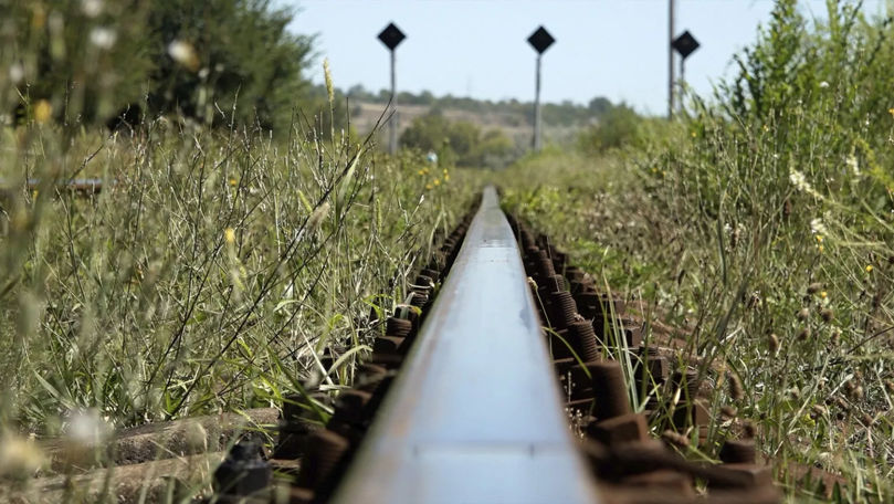 Peroane pustii și amintiri pline. Viața fără tren în satele din Florești