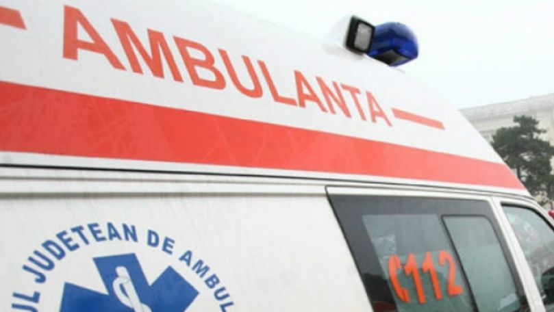 Fetiţă de 2 ani cu degete amputate, după ce s-a jucat cu maşina de tocat