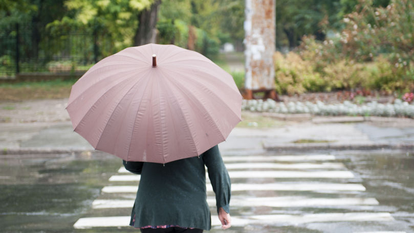 Ploile vor cădea în continuare în Moldova: Prognozele meteorologilor