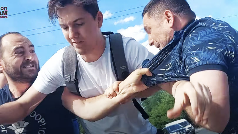 Активисты "СтопХама" провели для Григориу урок ПДД и попали в драку.