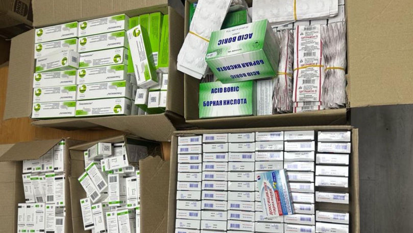 Farmacie improvizată într-un microbuz: Unde urmau să ajungă pastilele