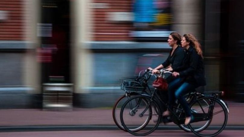 Țara care vrea să plătească angajații pentru pedalat
