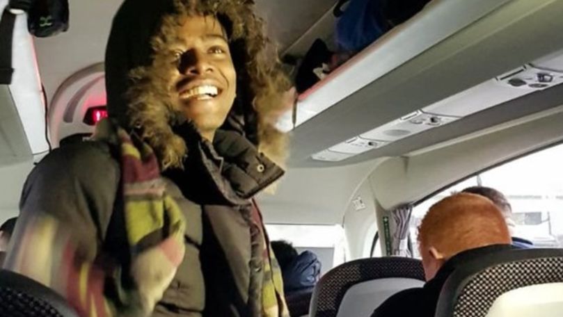 Doi migranţi, găsiţi într-un autocar al fanilor Liverpool. Recție virală