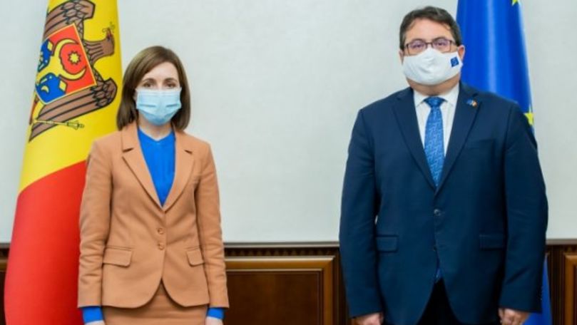 Президент Молдовы Майя Санду встретилась с главой делегации ЕС Петером Михалко.