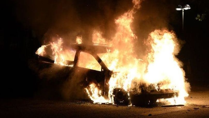 Arestări în Suedia după incendierea a circa o sută de maşini