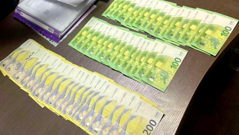 Un avocat, reținut de CNA în flagrant cu 10.000 de euro mită