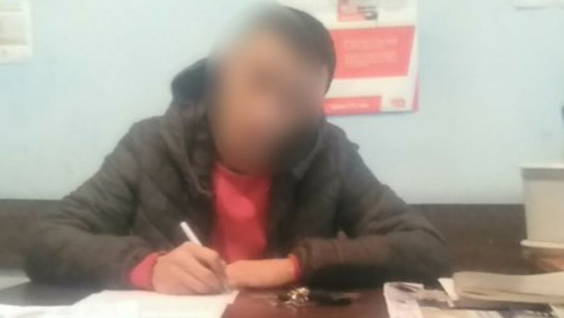 Un tânăr dat în căutare din vară pentru uz de fals în acte, reținut
