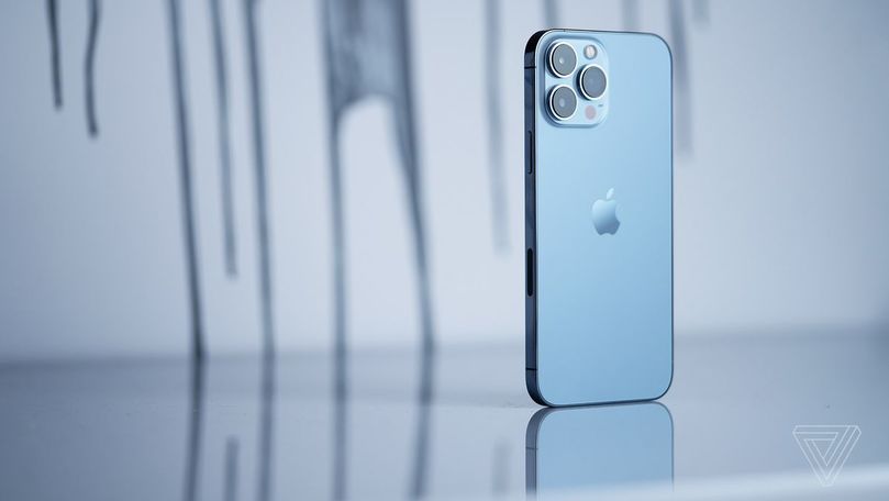 Cât trebuie să lucreze un moldovean ca să-și cumpere un iPhone 13 Pro