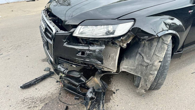 Comrat: Un șofer beat a lovit o tânără și s-a ciocnit apoi cu un BMW