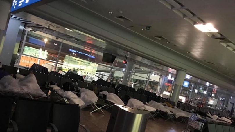 Moldovenii blocați în Praga și-au petrecut noaptea în aeroport