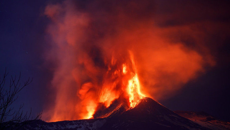 Vulcanul Etna din Sicilia a erupt: A fost ridicat nivelul de alertă