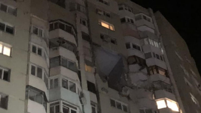Care este starea femeii în al cărei apartament s-a produs deflagraţia