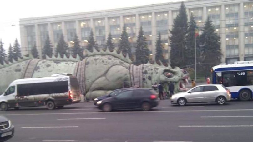 Demisii la Primărie după ce un dinozaur uriaș a apărut în PMAN