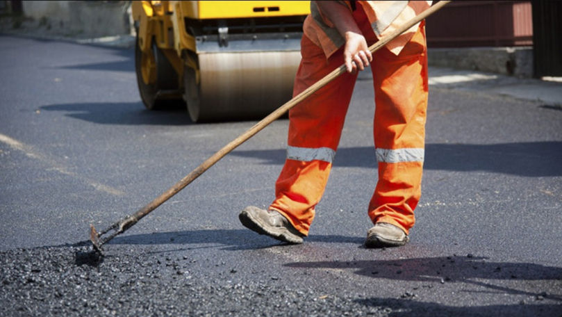 Oraşul Fălești își repară drumurile din resurse proprii
