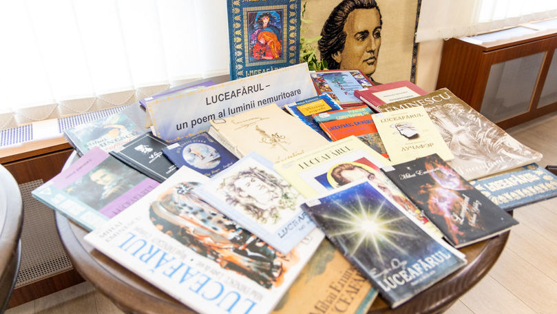 Opera lui Eminescu, reflectată într-o expoziție tematică la Parlament