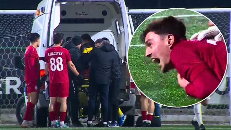Momentul în care un fotbalist lovește piciorul moldoveanului Marandici