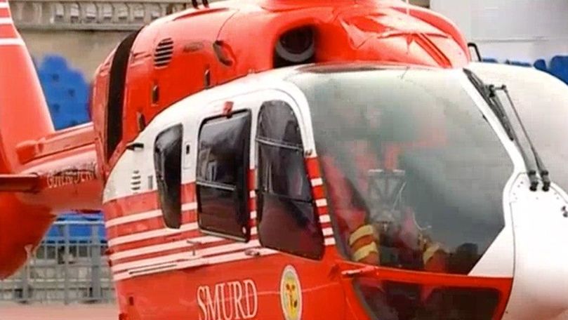 Minora adusă cu elicopterul SMURD a căzut încercând să-şi facă o poză