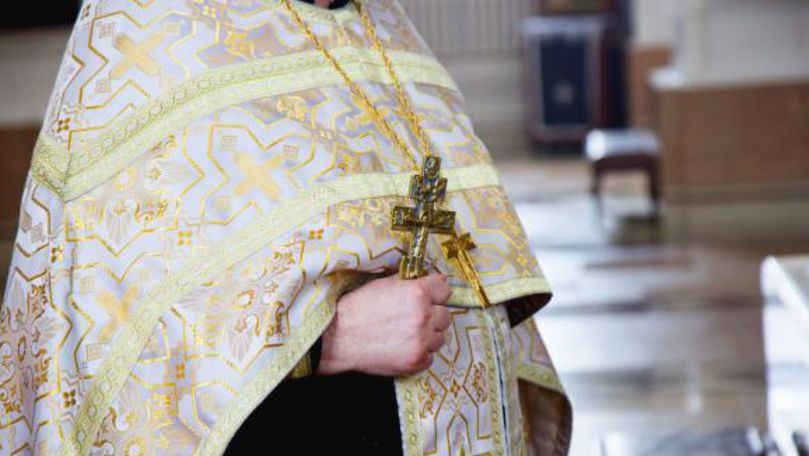 Preot român, găsit împușcat în cap. Anchetatorii au două ipoteze