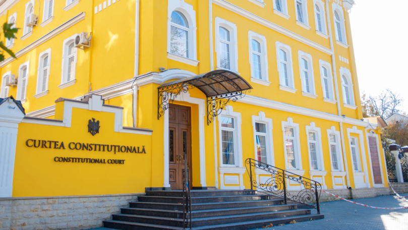 КС констатировал наличие обстоятельств для роспуска парламента.