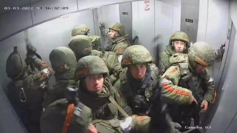 Glume de război: Ucrainenii au blocat un grup de soldați ruși în lift