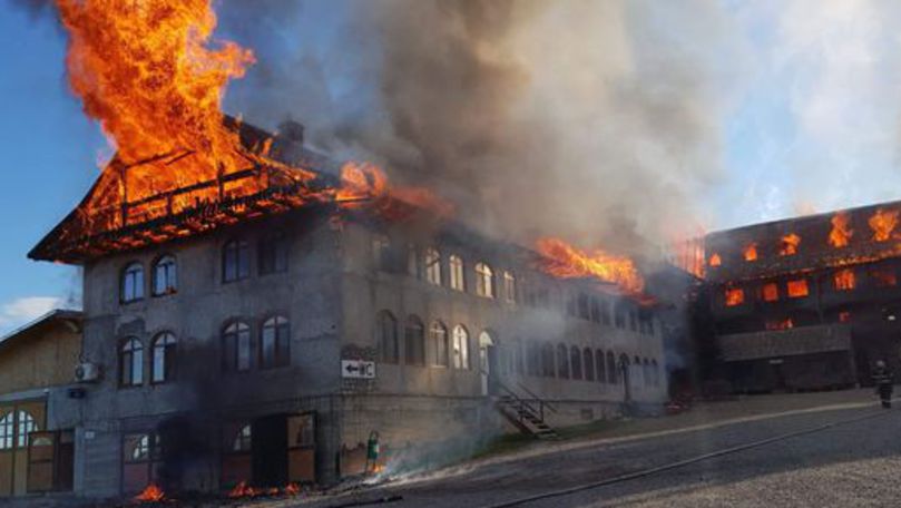Incendiu puternic la o mănăstire din Suceava