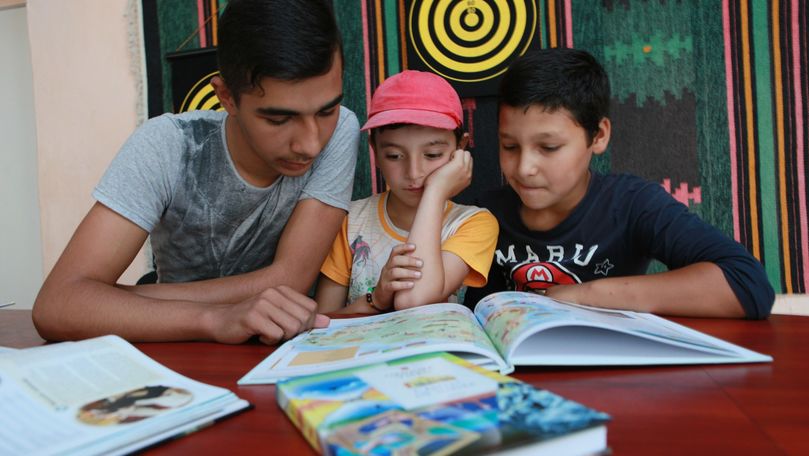 Copiii romi din Nisporeni pot merge la școală. Doar șapte mergeau la ore