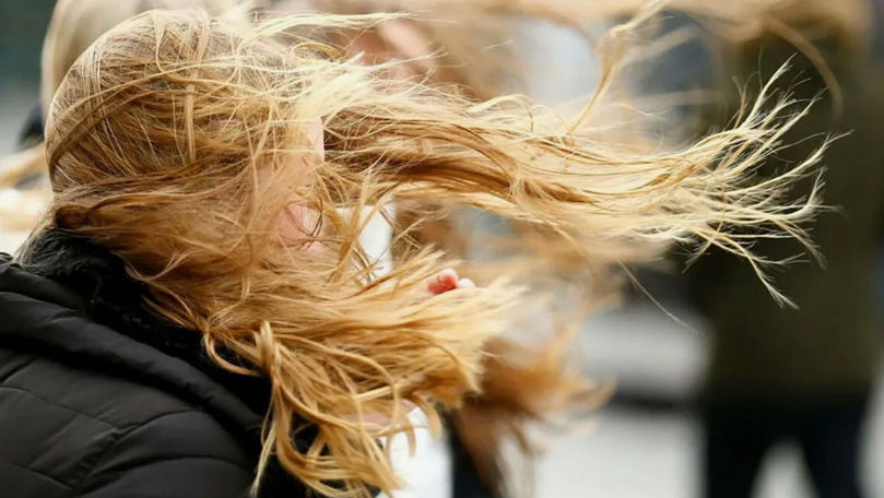 ГИЧС выпустил ряд рекомендаций для граждан в связи с усилением ветра.