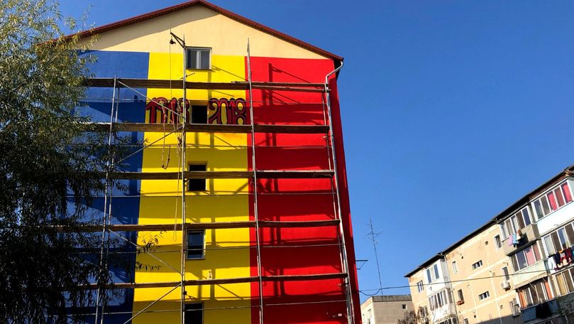 Un bloc din Timișoara a fost vopsit în culorile drapelului României