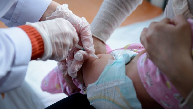 Все больше родителей в Молдове отказываются вакцинировать своих детей.