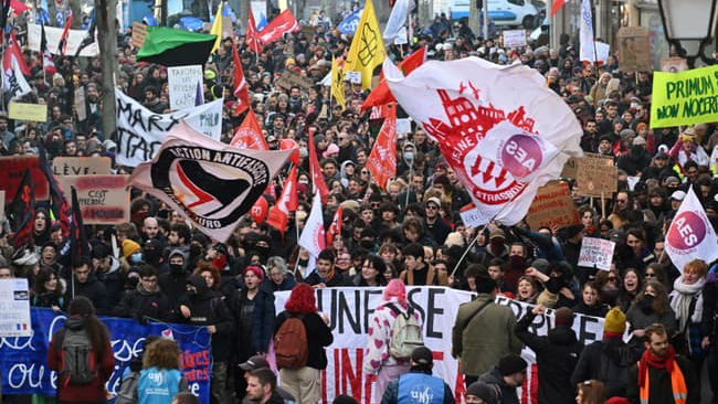 Furie la protestele din Franța: Sute de oameni au fost arestați