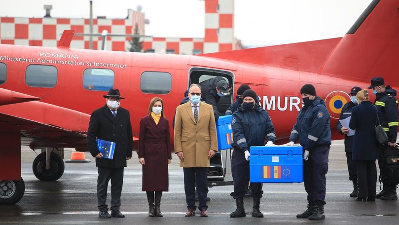 Первые дозы вакцины, пожертвованные Румынией, прибыли в Кишинев.
