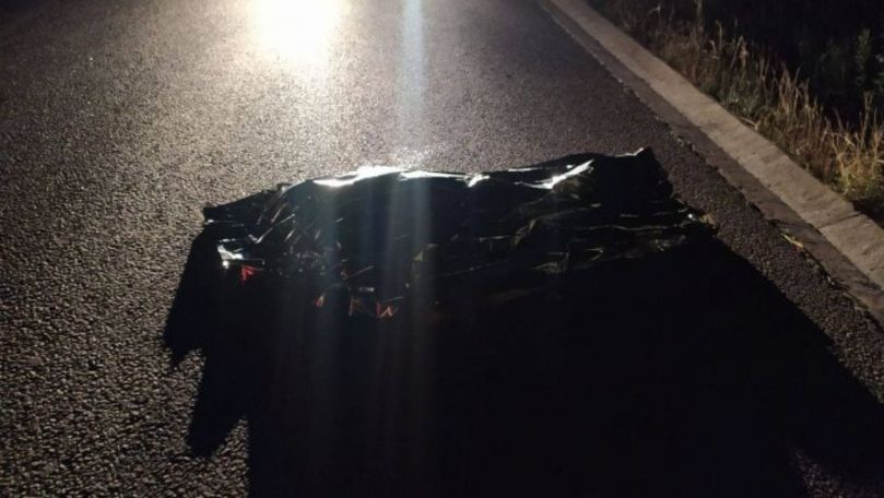 Imagini de groază: Un taxi a trecut peste un bărbat care zăcea la sol