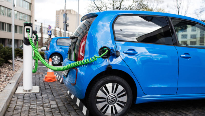 Mașinile electrice ar putea reduce la jumătate cererea de petrol