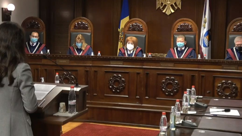 КС отклонил ходатайство представителя Додона о переносе заседания.