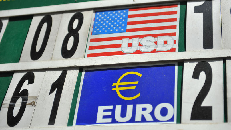 Curs valutar 15 august 2022: Cât valorează un euro și un dolar