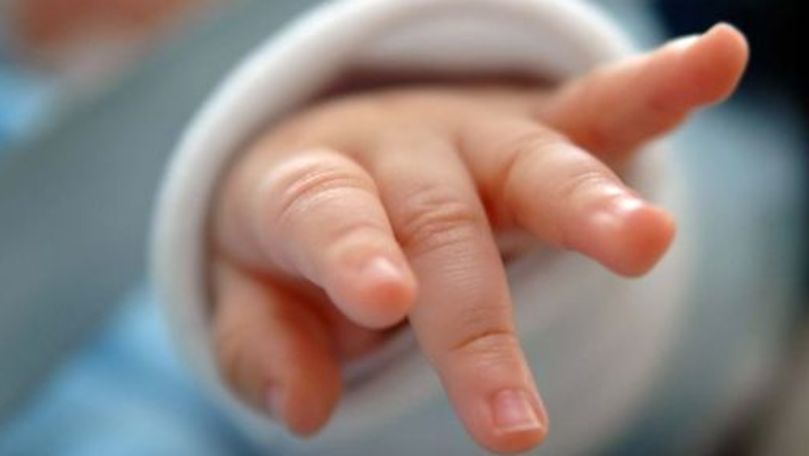 Alertă în Chișinău: Un bebeluș de 9 luni a rămas blocat într-o mașină