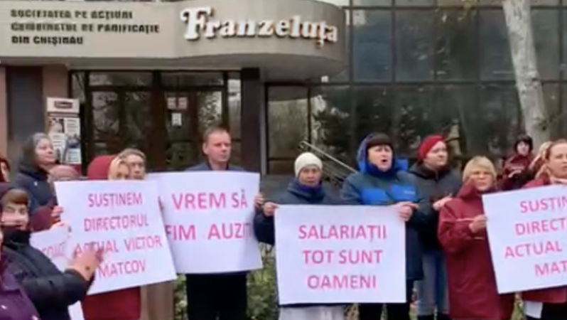 Un nou protest la Franzeluța: Fostul director, aplaudat de angajați